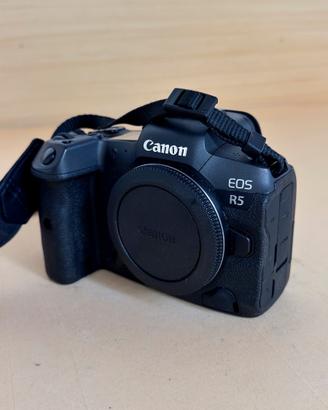Canon R5 con 3 Batterie, tappi, scatola originale