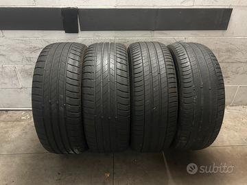 Gomme 215/55/17