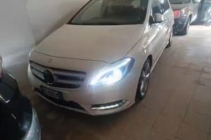 Classe B 180 con motore mercedes