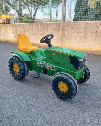 Trattore giocattolo 