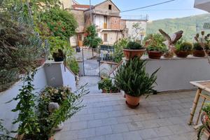 VILLA A SCHIERA A CASTIGLIONE DEL GENOVESI