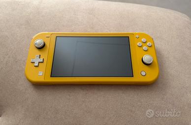 Nintendo switch lite gialla
