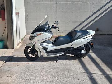  moto scooter honda 300