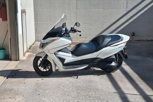  moto scooter honda 300