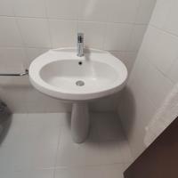 Lavandino bagno con colonna 