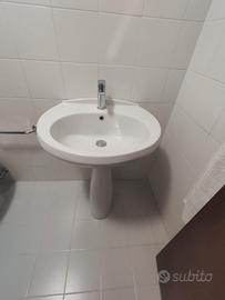 Lavandino bagno con colonna 