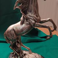 statua in argento e resina cavallo 