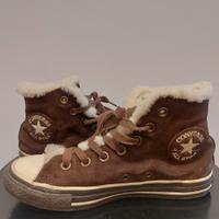 converse con la pelliccia dentro