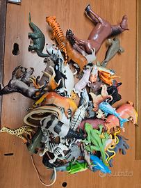 Animali di gomma gioco bambino