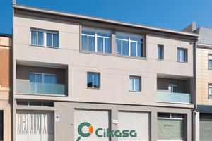 Stabile ristrutturato con 2 appartamenti e cortile