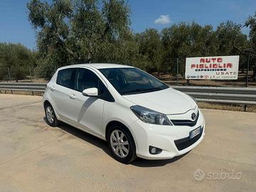 Toyota Yaris 1.0 BENZINA ''navig, retr,'' 2012 neo