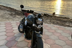 BMW r nine t