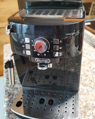 macchina caffe de longhi  magnifica S