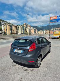 FORD FIESTA 5 PORTE GRIGIA