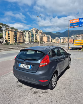 FORD FIESTA 5 PORTE GRIGIA