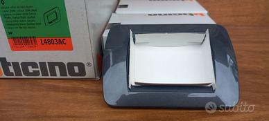 placche Ticino Living international in metallo