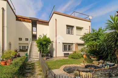 VILLA A SCHIERA A SALÒ