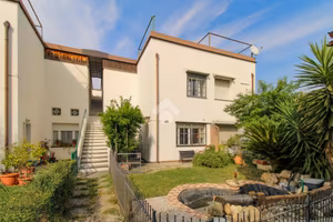 VILLA A SCHIERA A SALÒ