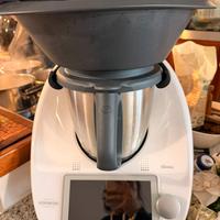 Bimby TM6 + secondo boccale+ libro