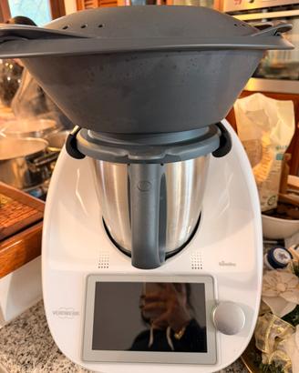 Bimby TM6 + secondo boccale+ libro