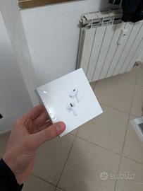 air pods mi sembra il modello vecchio, mai usato a