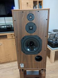 Harbeth HL5 plus XD con Tonträger Stands