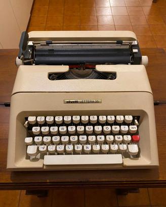 macchina da scrivere Olivetti