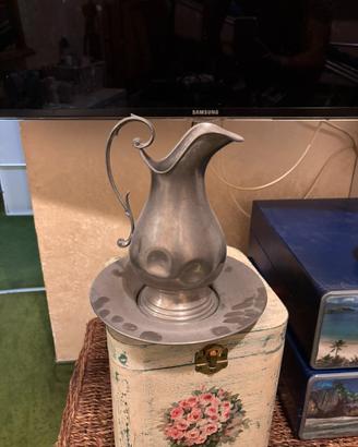 Caraffa in peltro italiana con piatto
