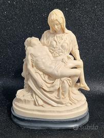 Pietà di Santini, scultura italiana decorazione