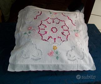 Antico cuscino ricamato