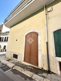 DEPOSITO A CANOSA DI PUGLIA