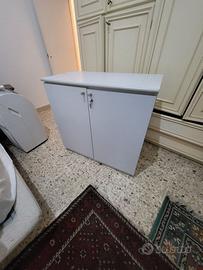 Armadietto in laminato.