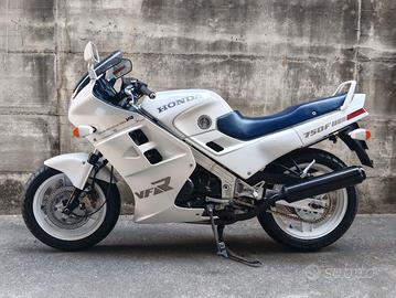 vfr 750 rc24 