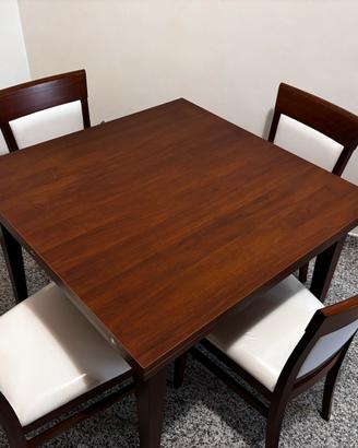 Tavolo e sedie di legno( prezzo trattabile)