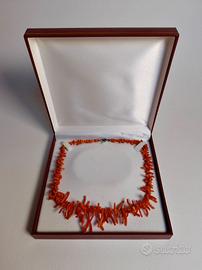 Collana vintage in corallo e chiusura in argento