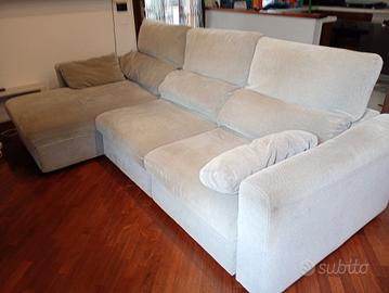 Divano con chaise longue contenitore 