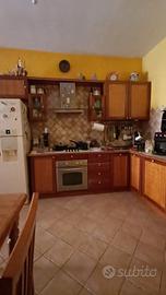 cucina fatta in legno 