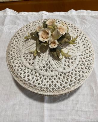 Cestino con coperchio infiorato