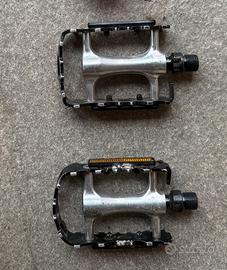 Pedali in acciaio della KTM