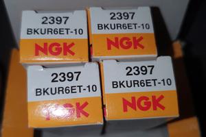 4 candele NGK BKUR6ET-10 nuove 