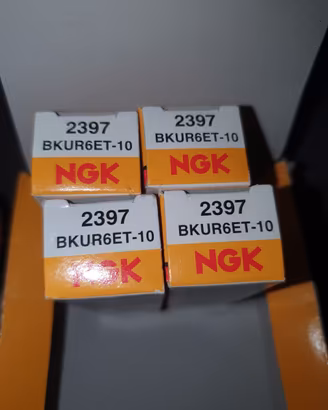 4 candele NGK BKUR6ET-10 nuove 