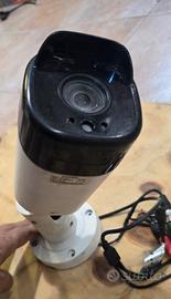 telecamera da esterno  con staffa 