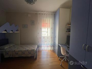 Camera completa-letto a ponte+2 armadi+2 scrivanie