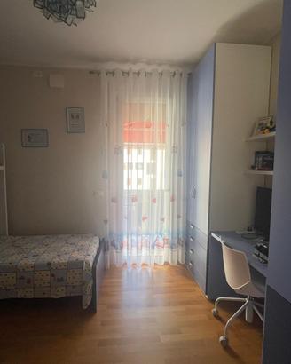 Camera completa-letto a ponte+2 armadi+2 scrivanie