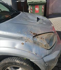 Rav 4 incidentato