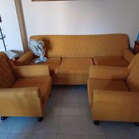 divano 3 posti più 2 poltrone 