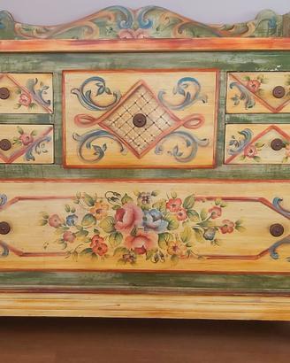 Cassettone artigianale tirolese dipinto a mano
