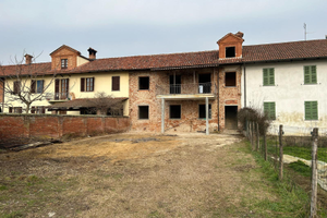 Struttura di casa semi indipendente con giardino