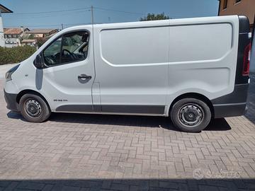 Renault Trafic 1.6 dCi 120 CV – 3 posti – Scaffala