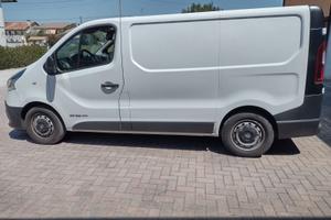 Renault Trafic 1.6 dCi 120 CV – 3 posti – Scaffala